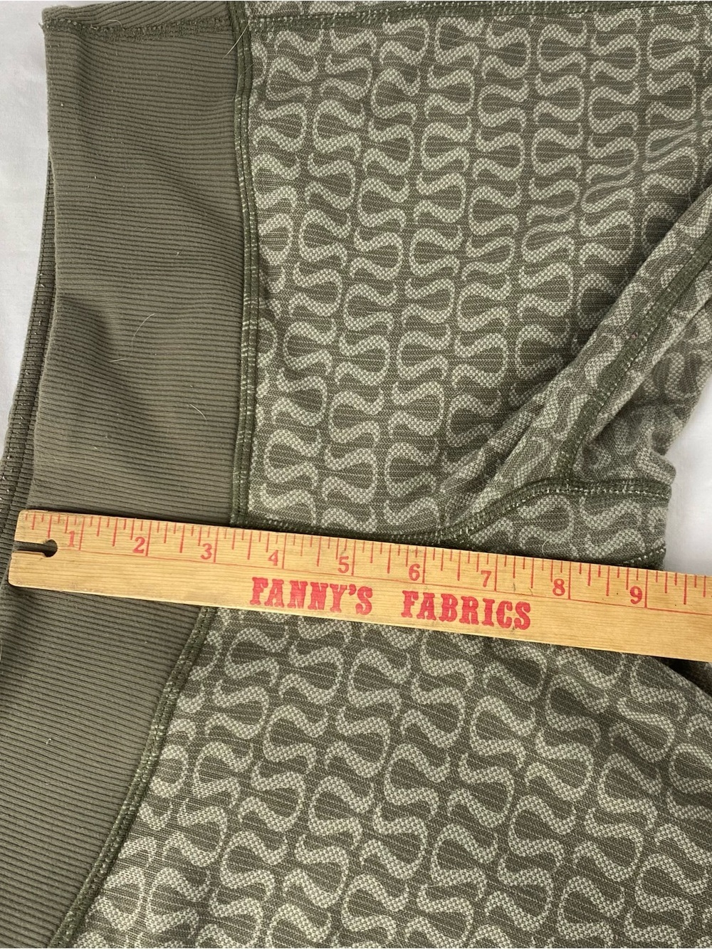 Vintage Lululemon Bermuda Shorts Olive Green Patterned Y2K Approx 10 - Picture 7 of 9